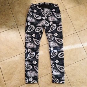 COZY leggings fleece lined. Size fits 12-20.